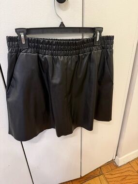 BCBGMaxAzria Black Elastic Waist Mini Skirt